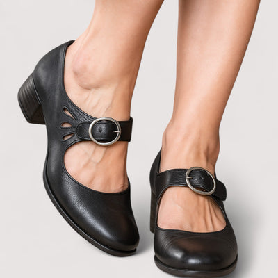 Clara - Elegant Décolleté in Eco-Leather