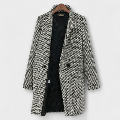 Gina – Timeless Heritage Houndstooth Coat